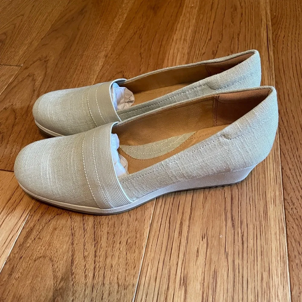 Naturalizer Cream Wedges - Picture 3 of 6